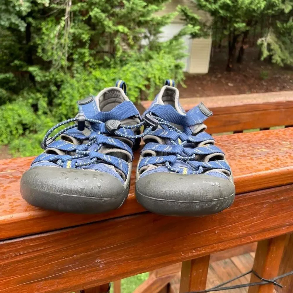 Keen Men's 5 Womens 8.5  Blue and Navy Water Sandals